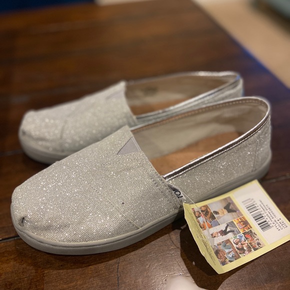 Toms - Picture 2 of 3